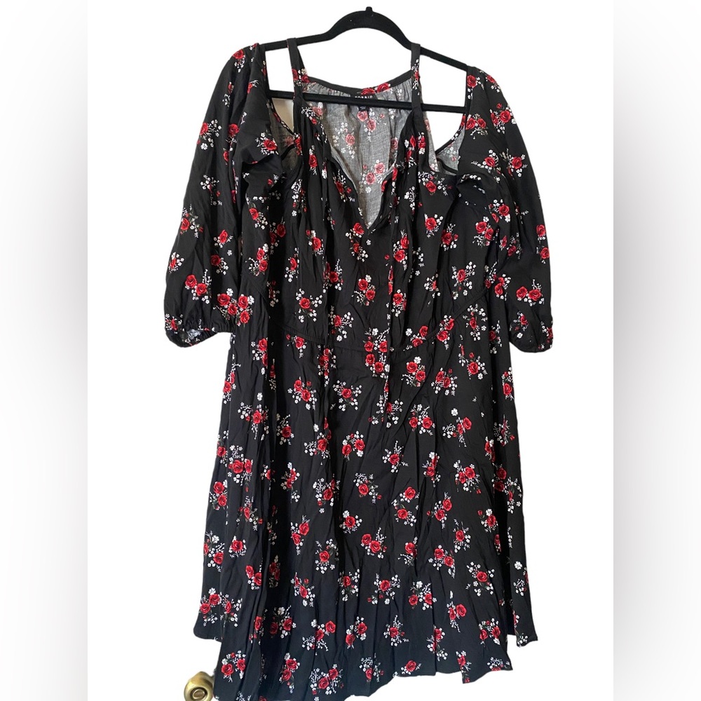 Torrid Black Red Rose Print Cold Shoulder Long Sleeved Dress EUC size 22